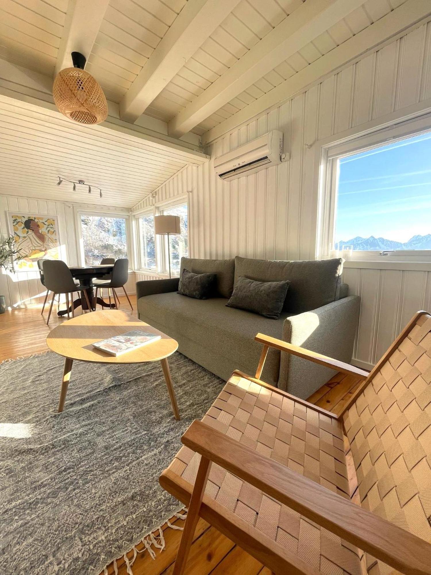 Hytte I Svolvaer Luaran gambar