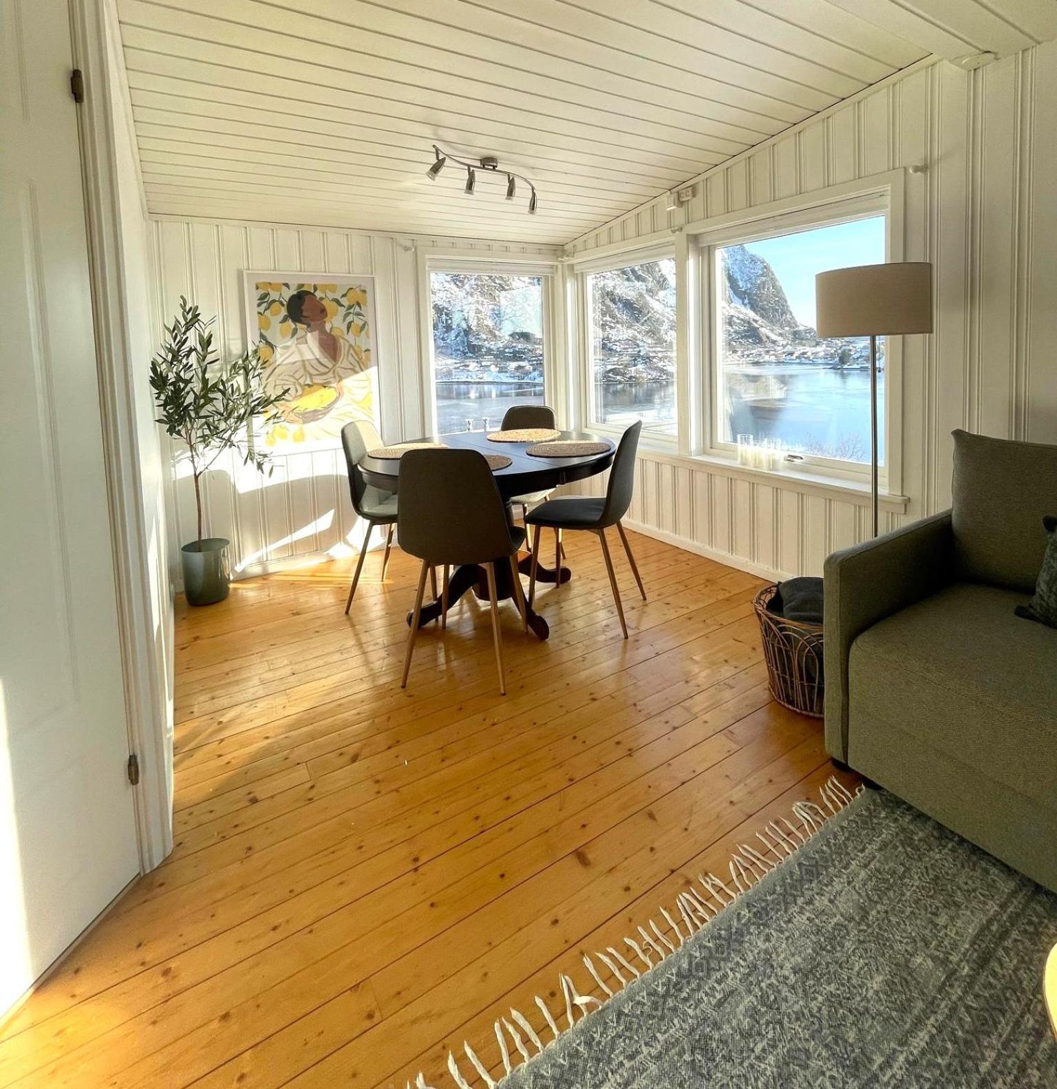 Hytte I Svolvaer Luaran gambar