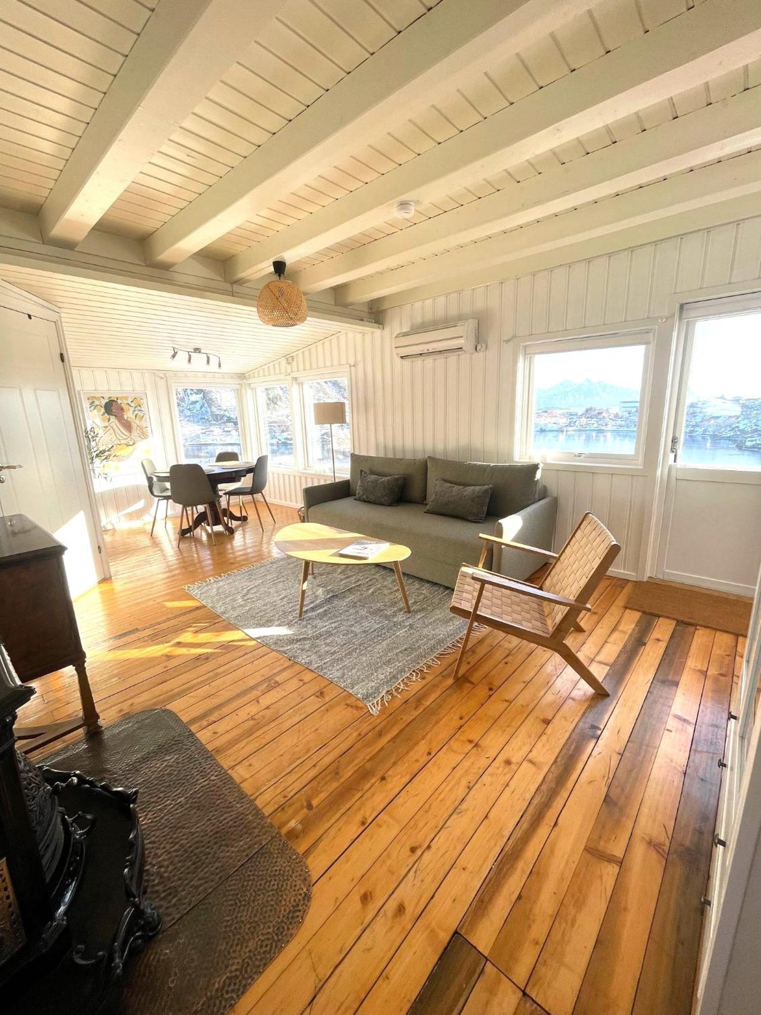 Hytte I Svolvaer Luaran gambar