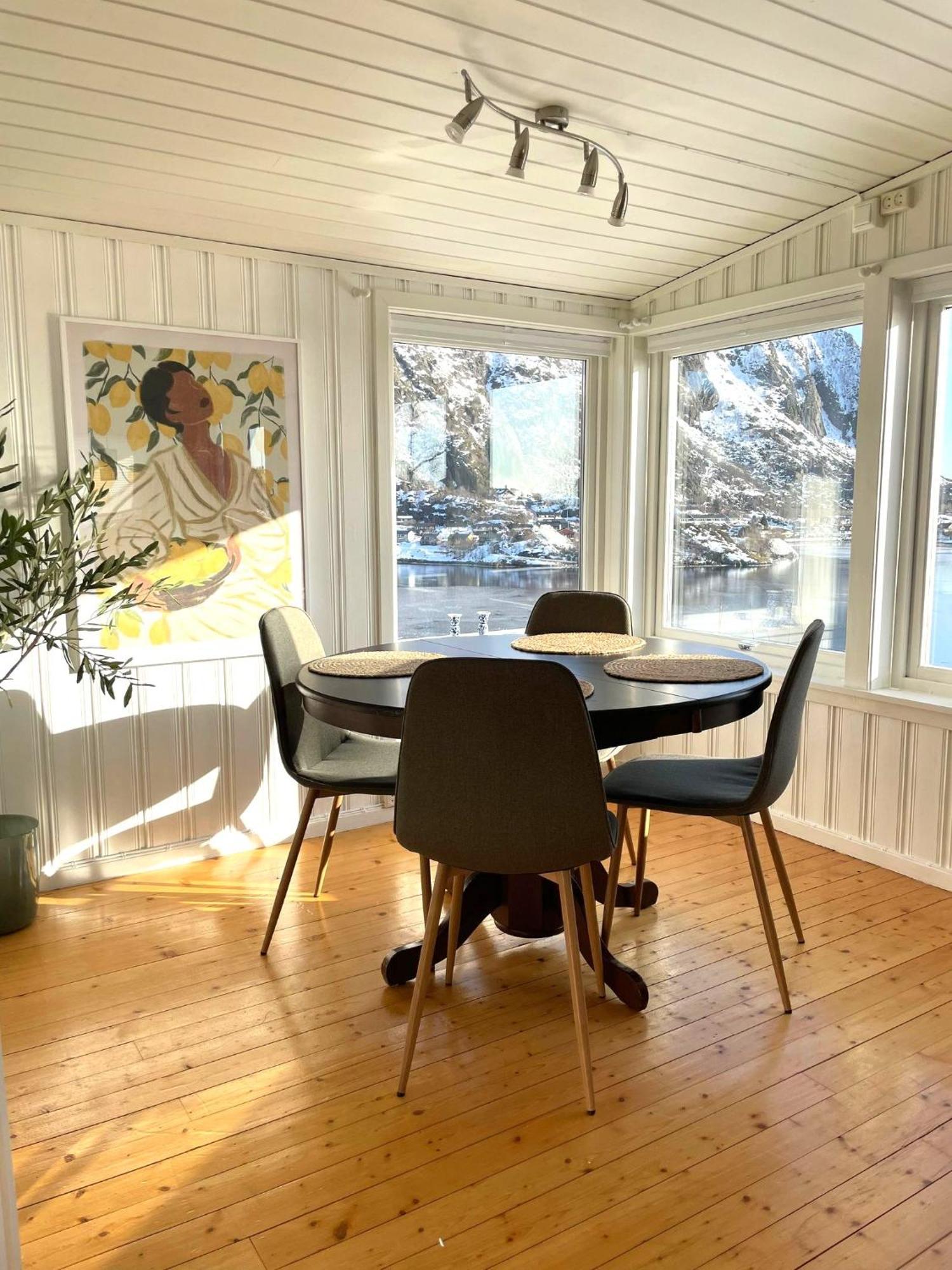 Hytte I Svolvaer Luaran gambar